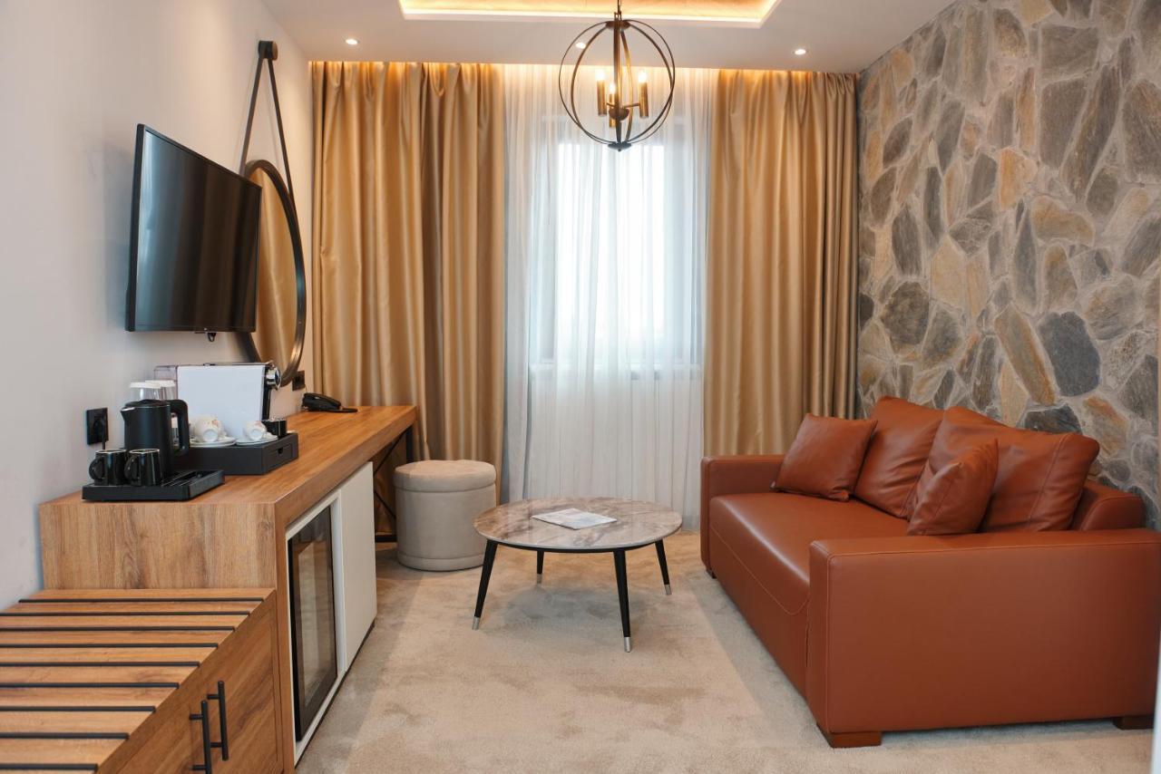 Hotel ซลาตีบอร์ ภายนอก รูปภาพ
